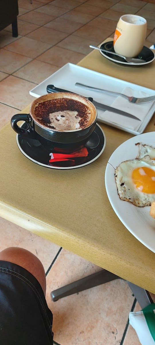 Cafe Tahbella Photo 3