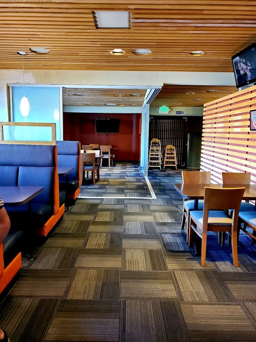Highstrike Grill Photo 3