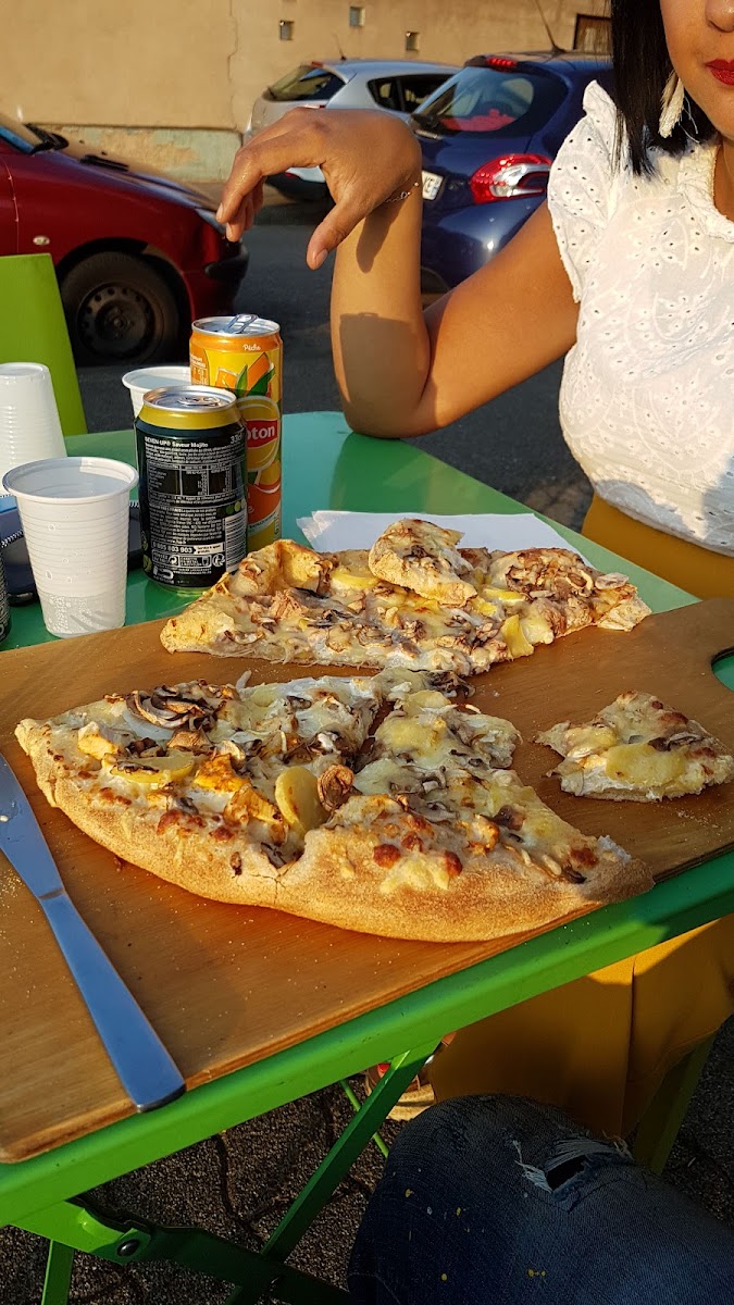 Planet Lunch Photo 4