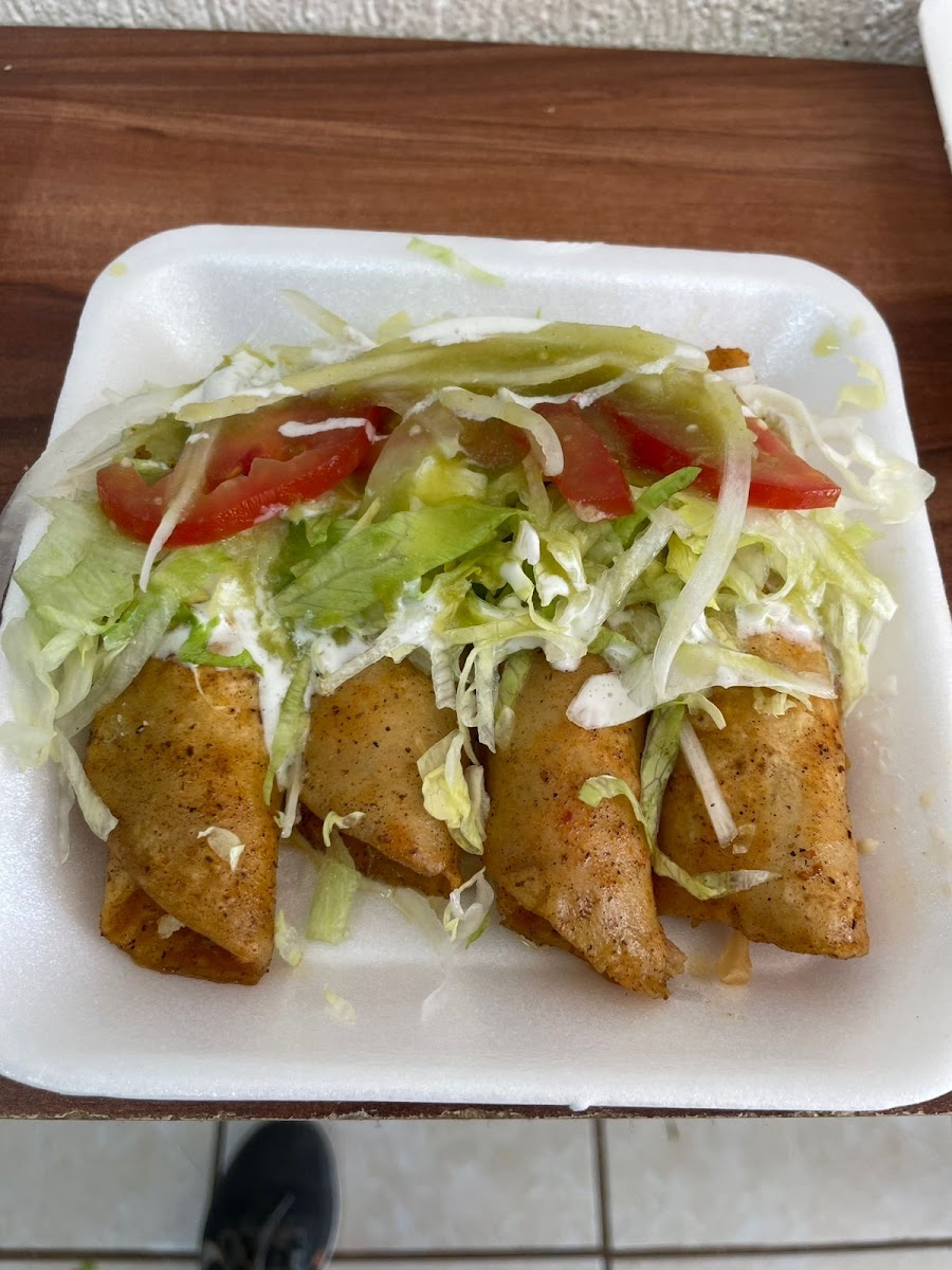 “Antojitos Yolis' Photo 3