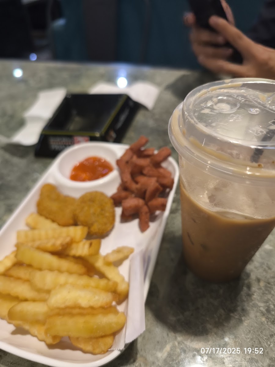 ATLANTIS cafe Photo 6