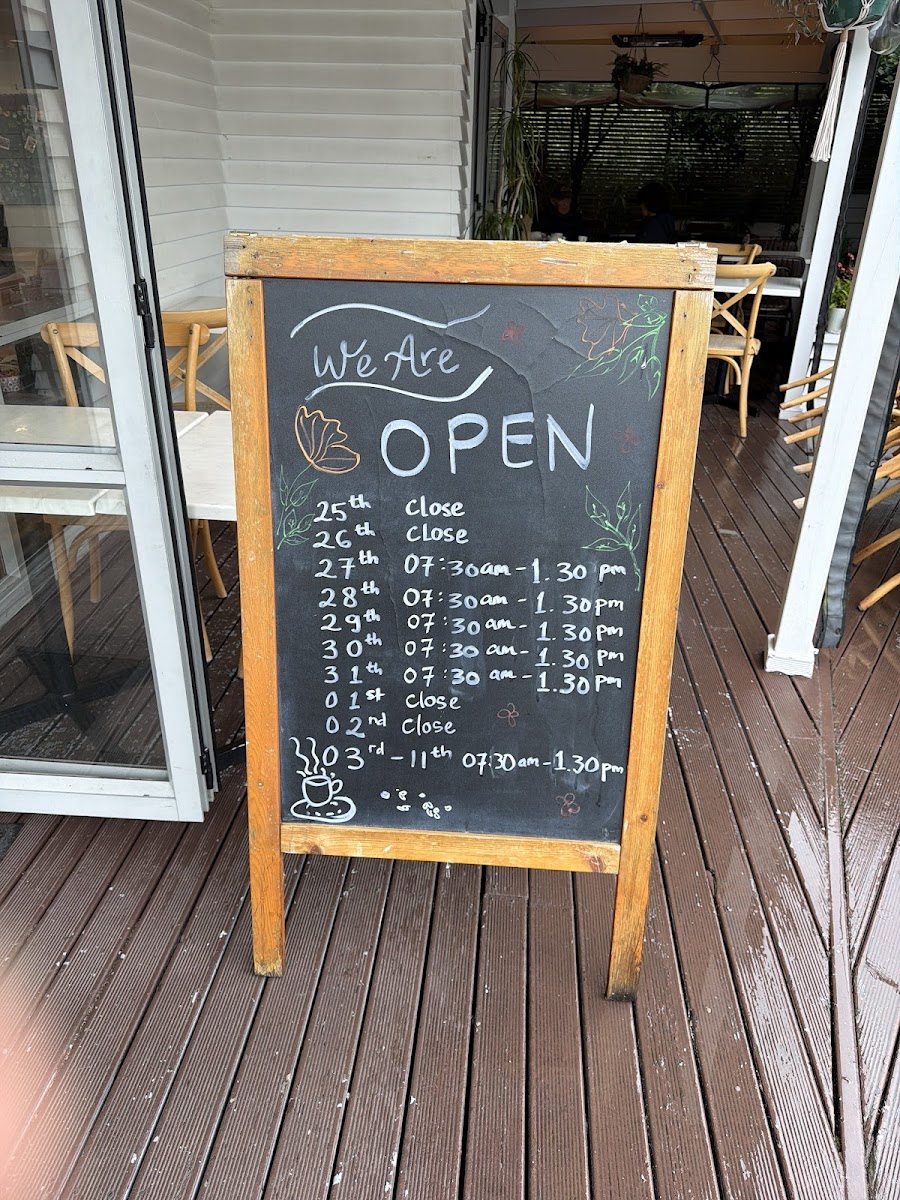 Eme's Cafe Photo 3
