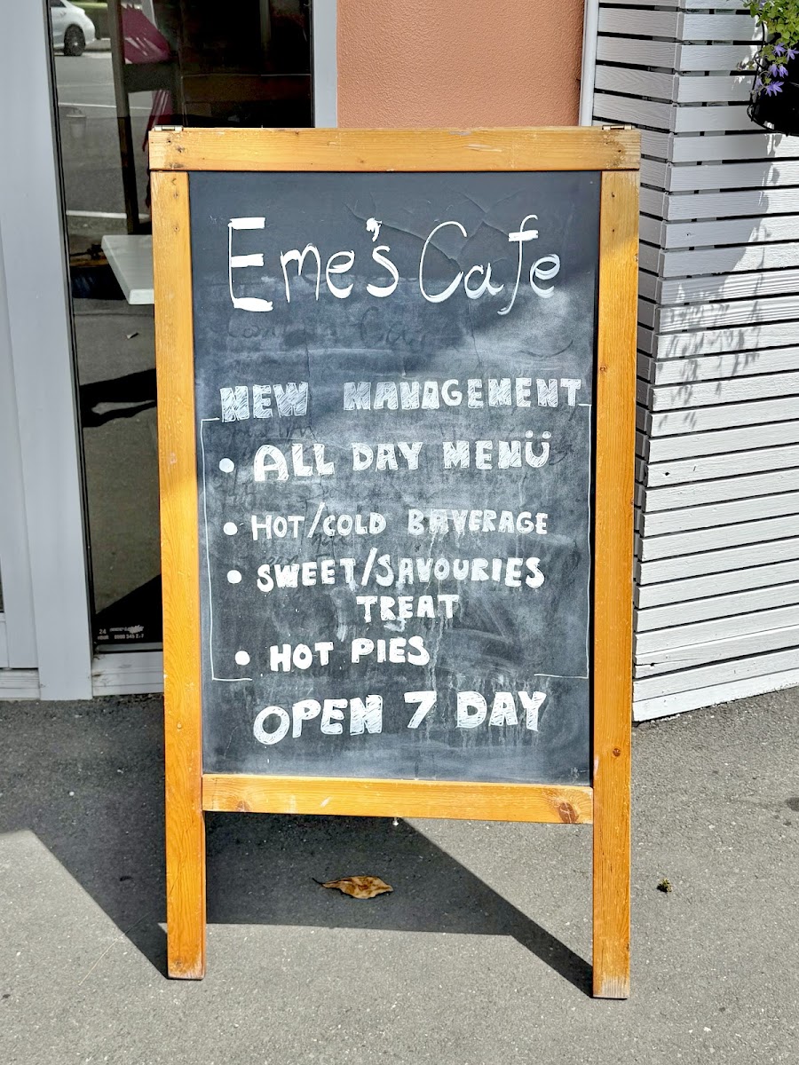 Eme's Cafe Photo 4