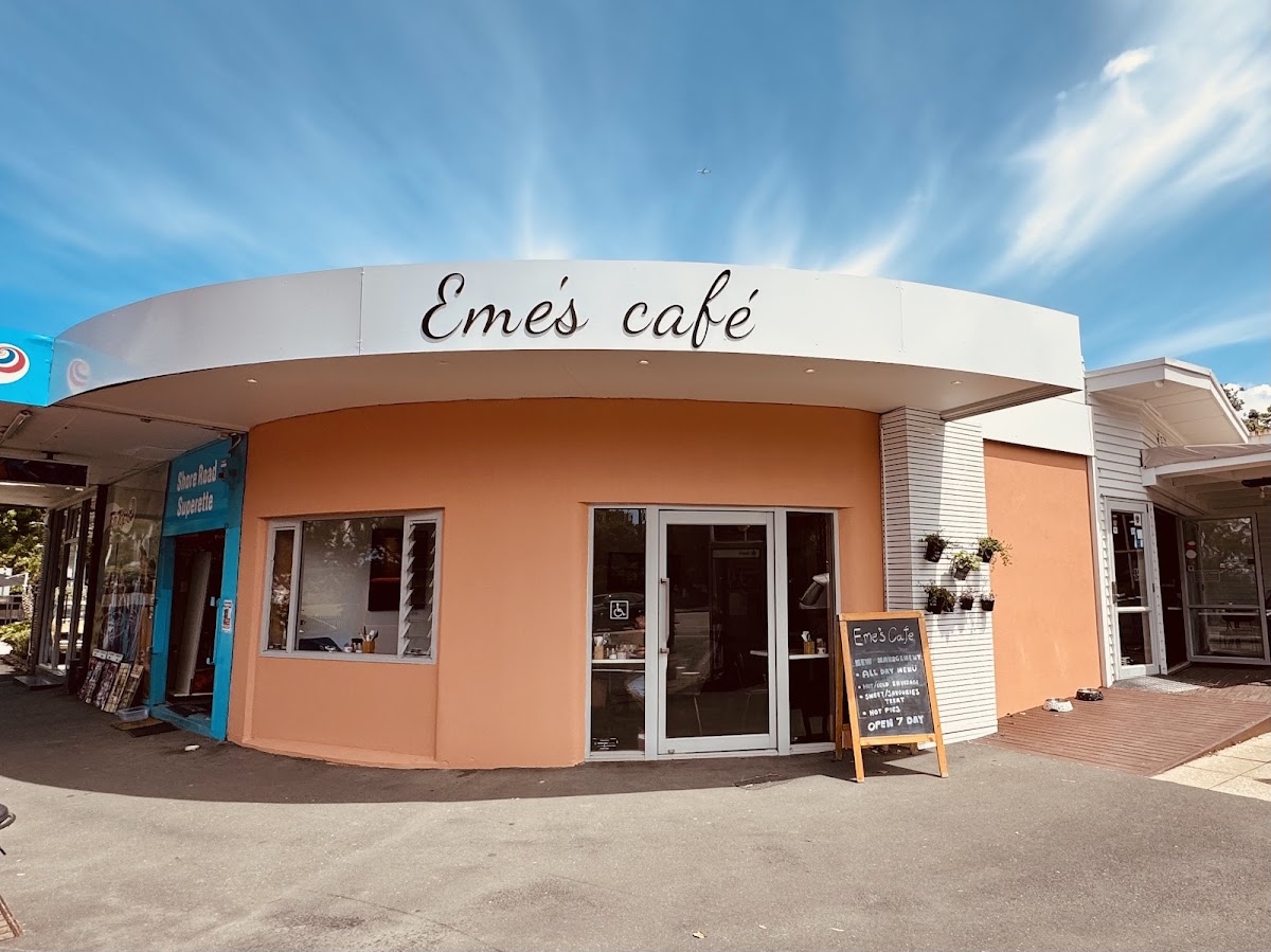 Eme's Cafe