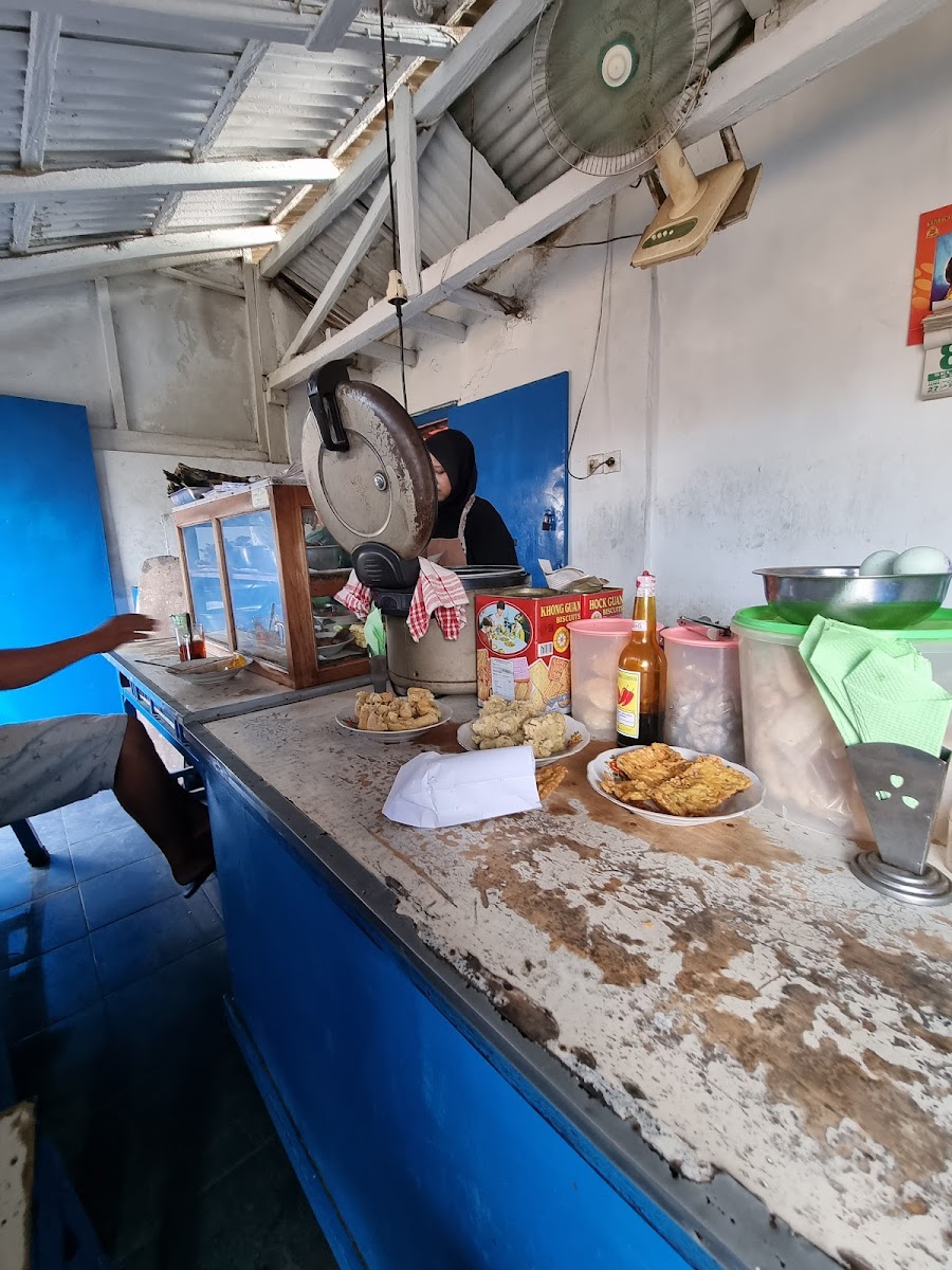 Warung Makan Mbak Sari Photo 1