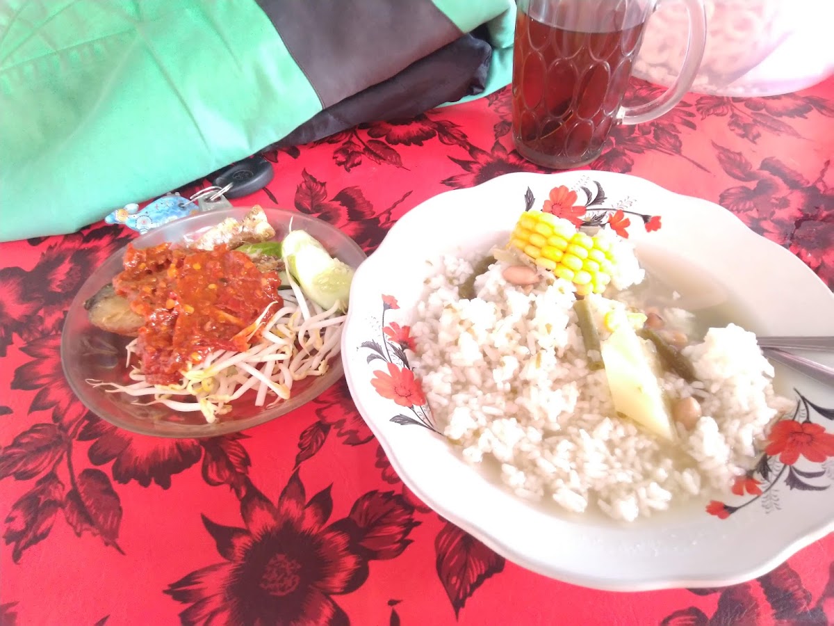 Warung Makan Mbak Sari Photo 2