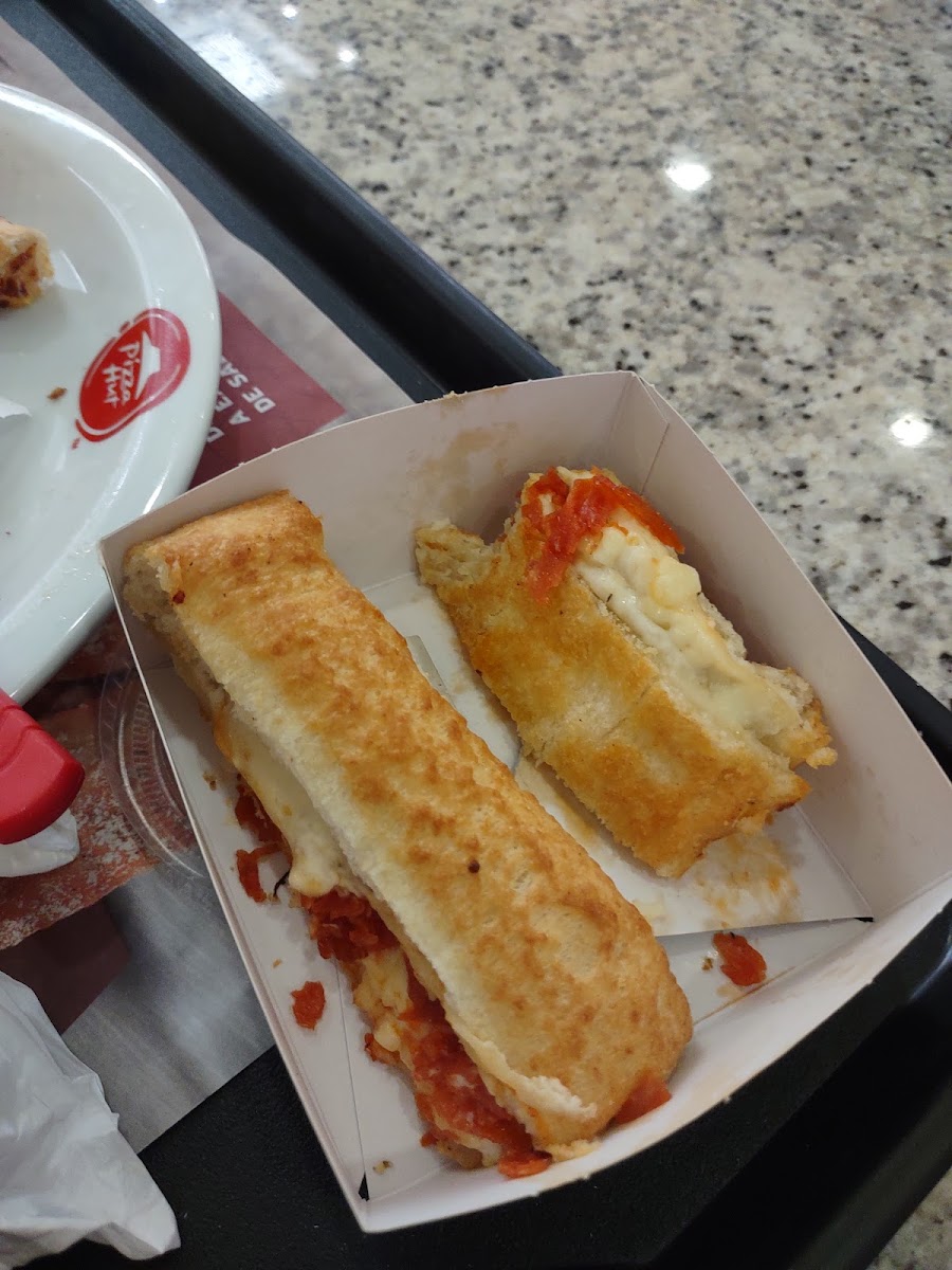 Pizza Hut Photo 4
