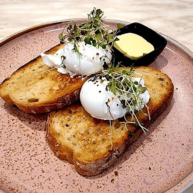 Poached Eggs on Toast