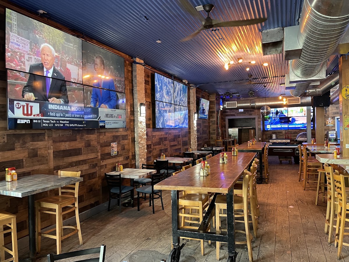 Sandbar Sports Grill Photo 4