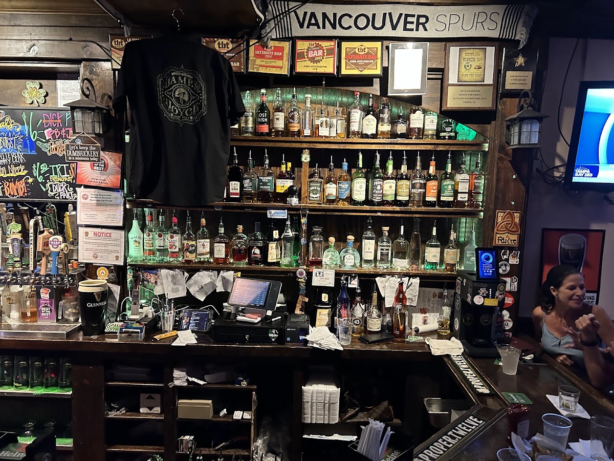 James Joyce Irish Pub & Eatery Photo 4