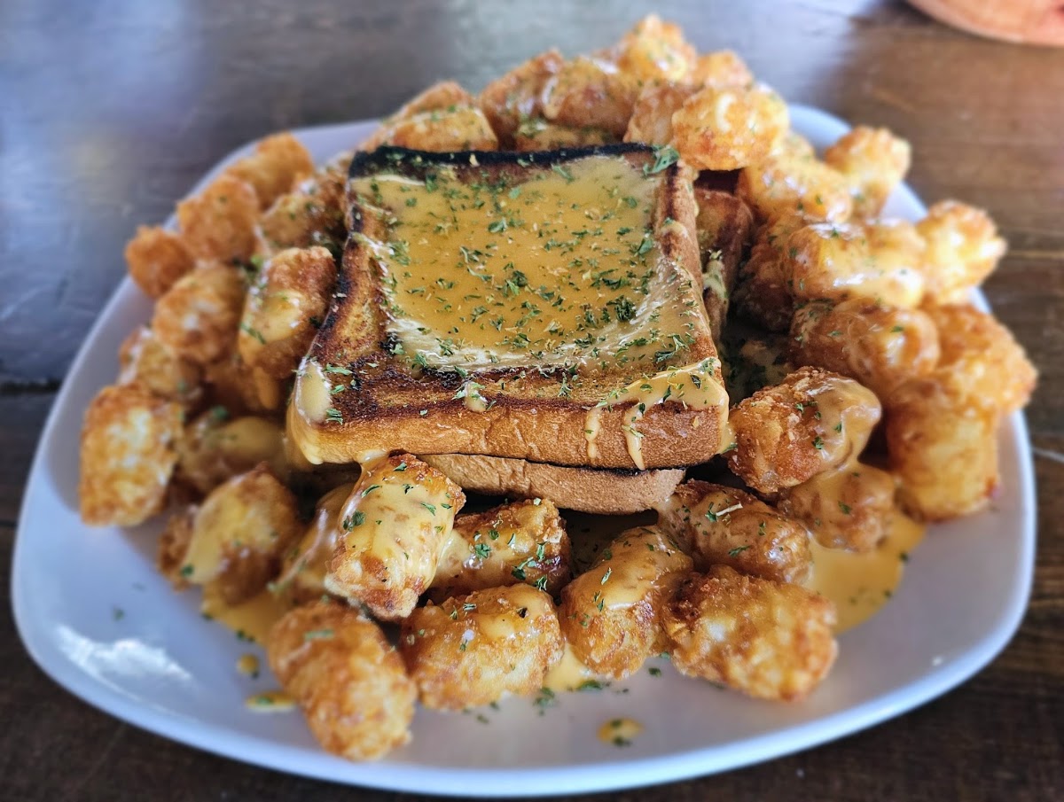Pearl Road Tavern & Eatery Photo 3