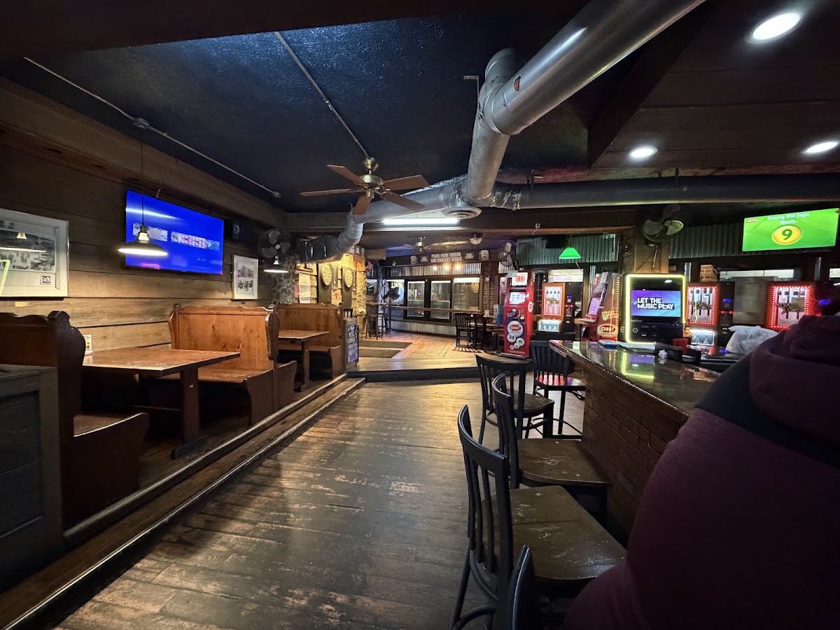 Pearl Road Tavern & Eatery Photo 4