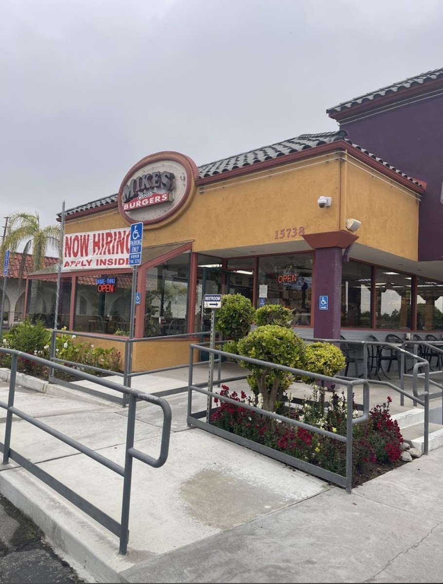 Mike's Classic Burgers Photo 1
