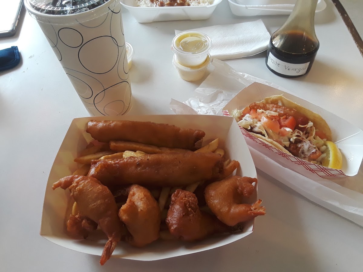 Johnny's Shrimp Boat Photo 6