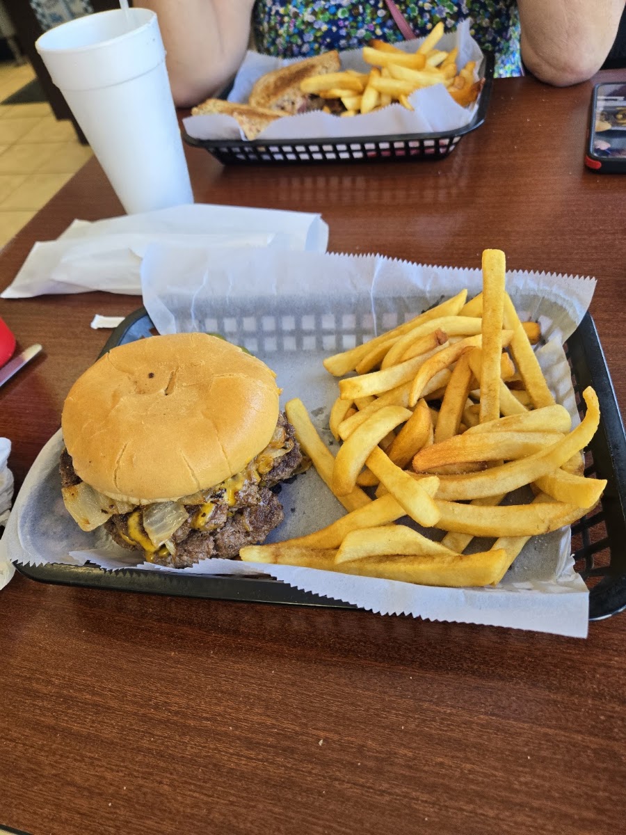 Castaway Grill Photo 2