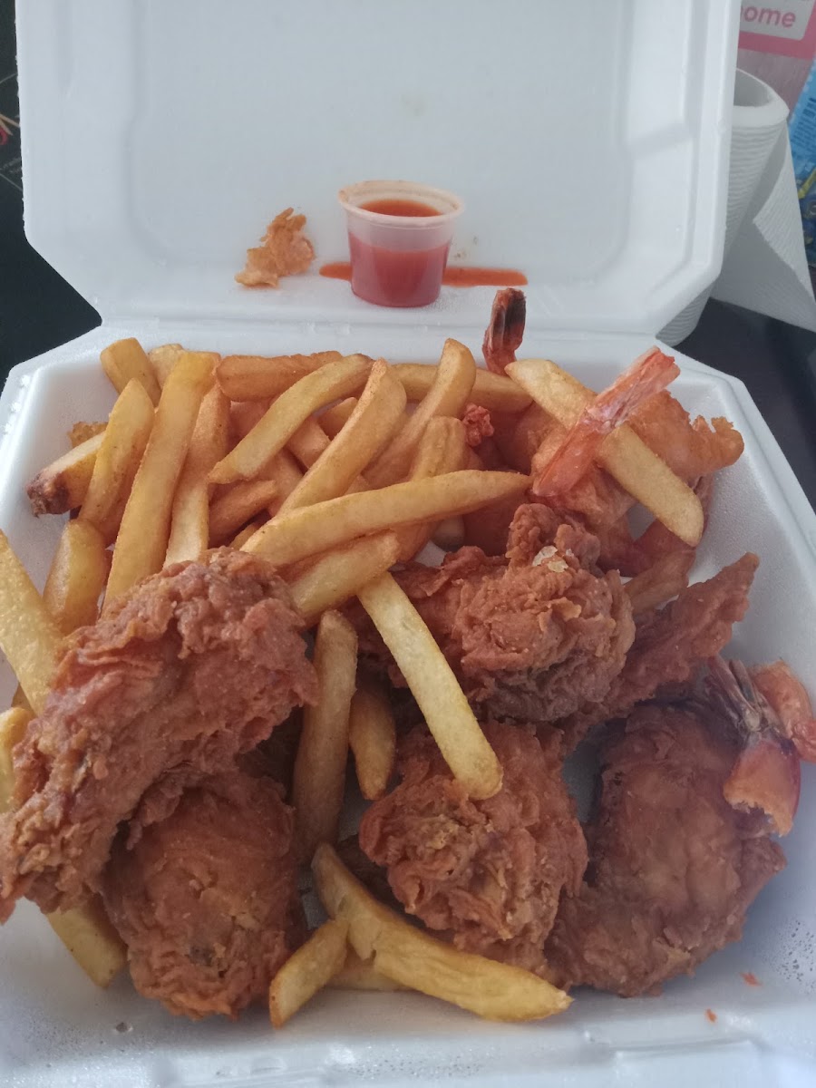 Darla's Seafood Photo 2