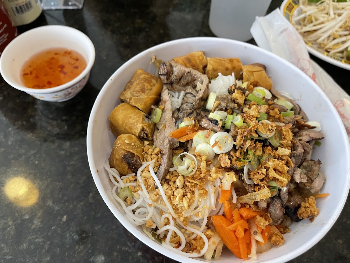 Pho Hoang Photo 2