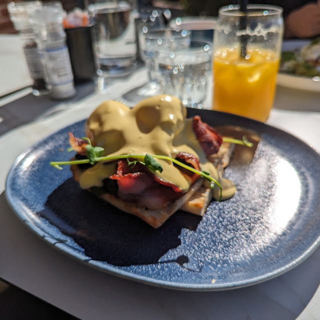 Eggs Benedict