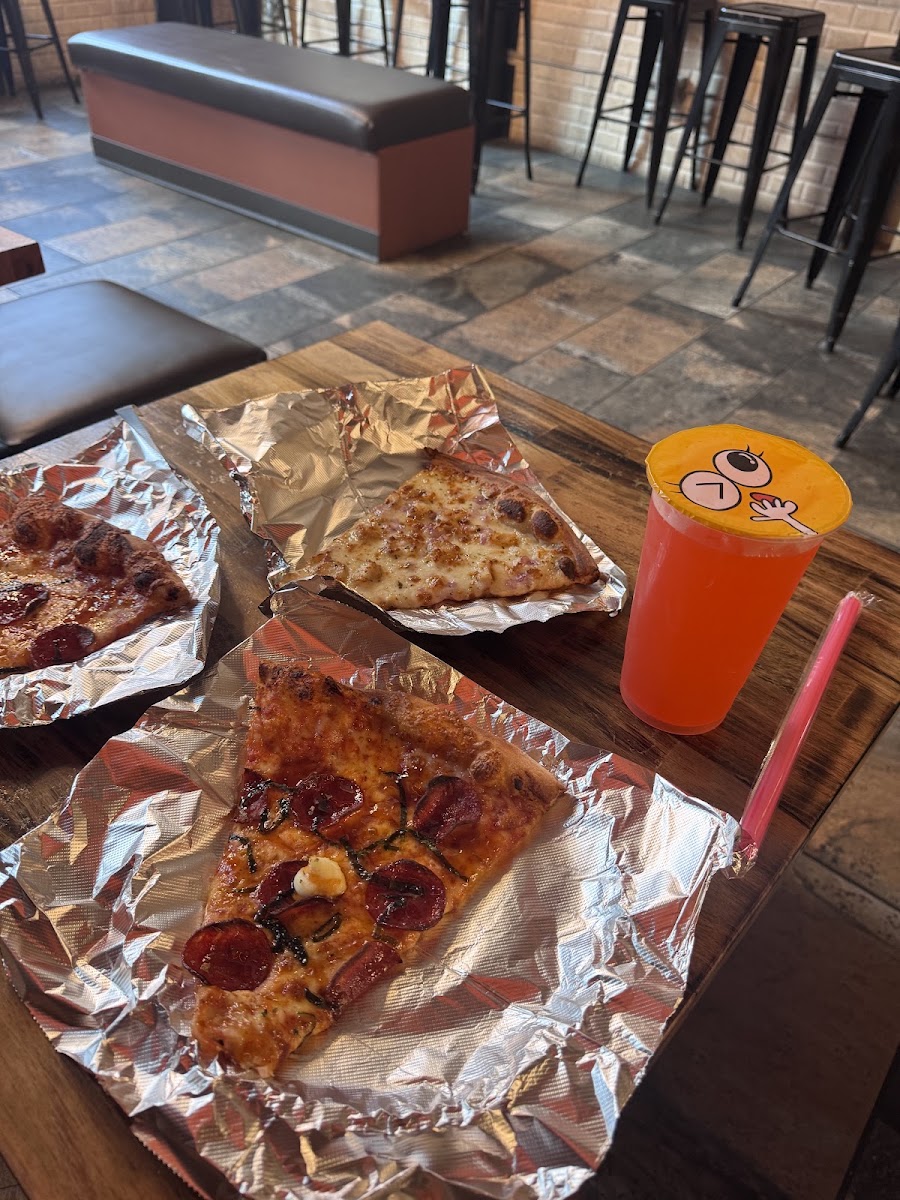 Eat-N-Out Pizza Photo 2