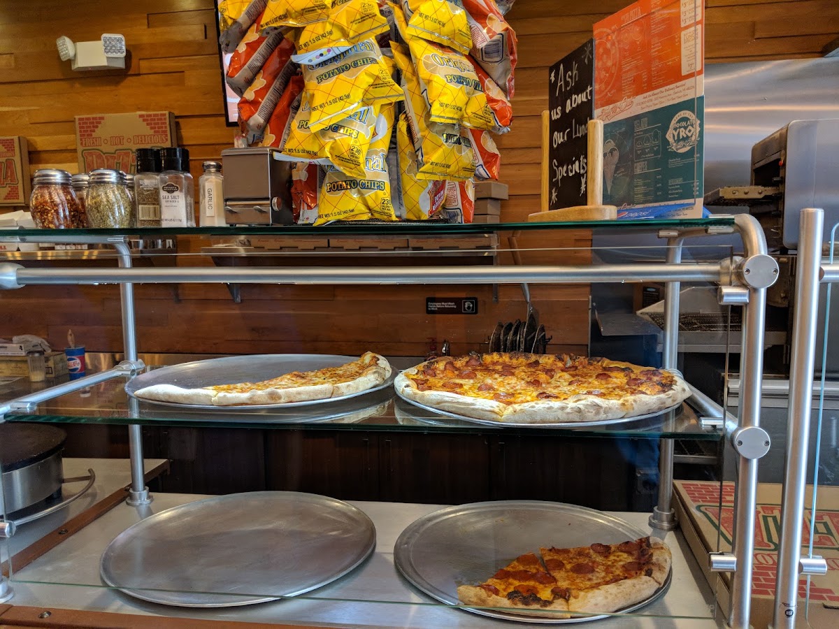 Eat-N-Out Pizza Photo 3