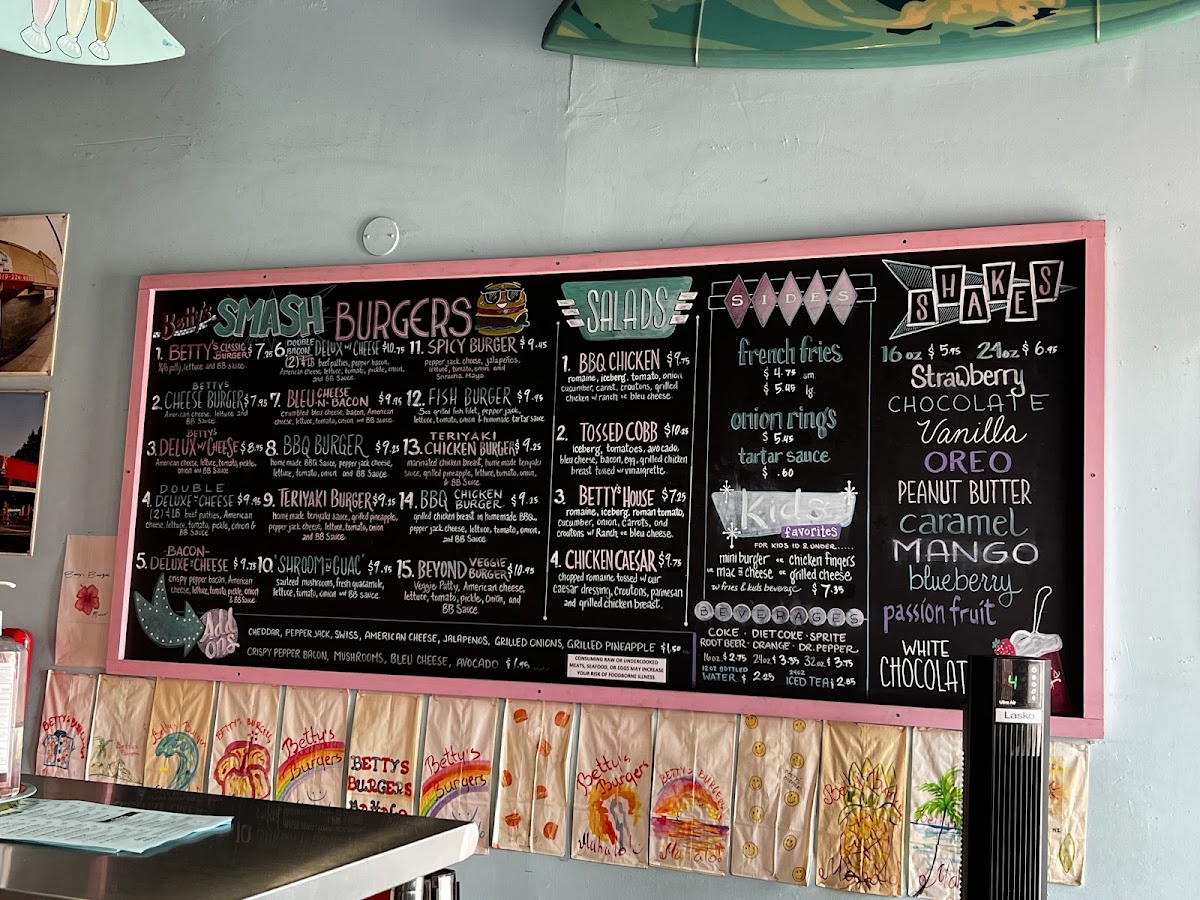 Betty's Burgers Honolulu Photo 4
