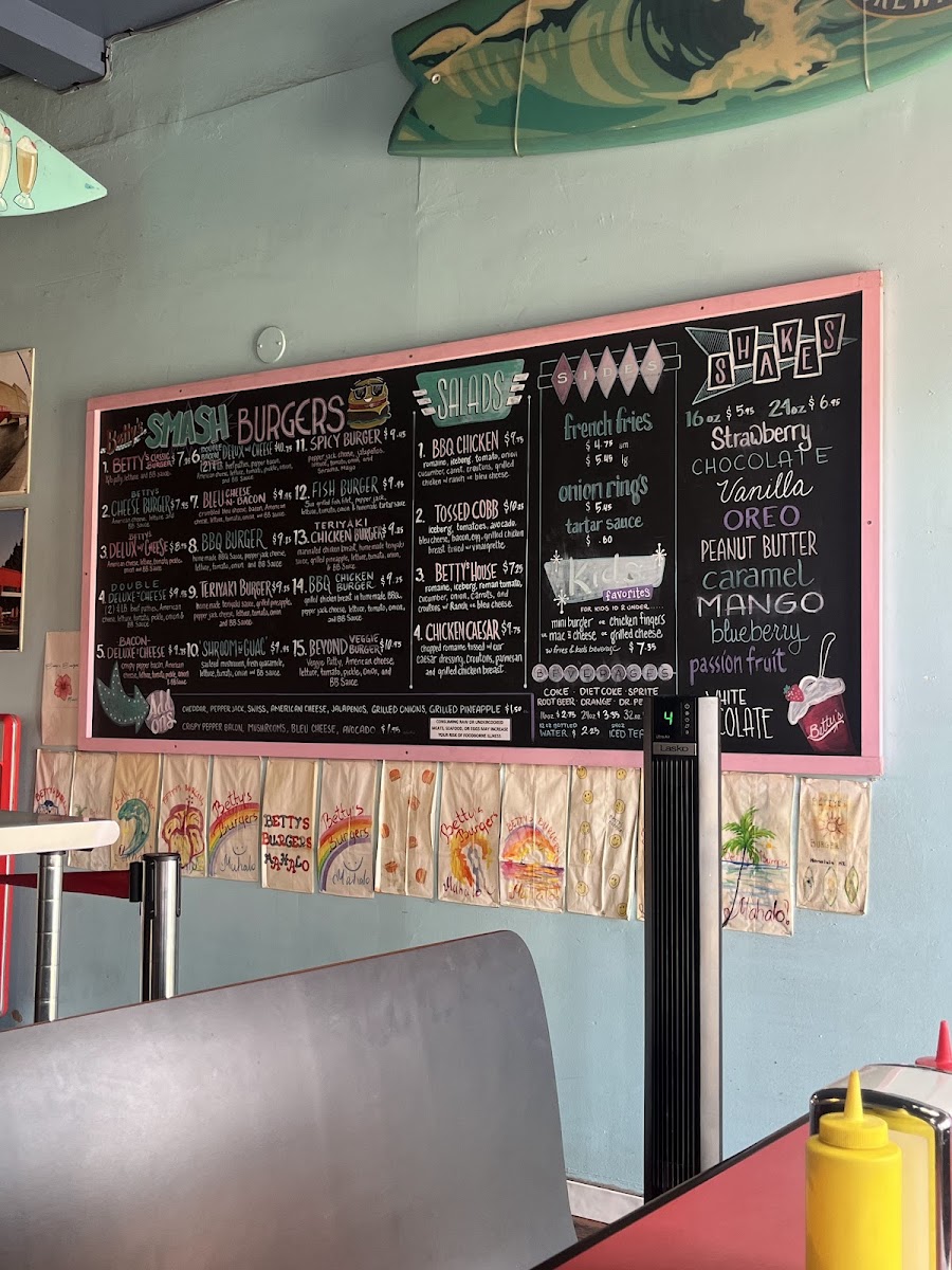 Betty's Burgers Honolulu Photo 7