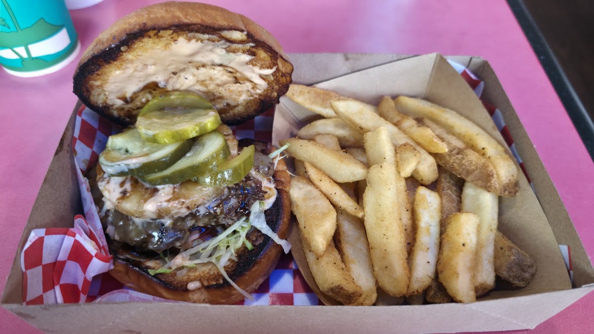 Betty's Burgers Honolulu Photo 3