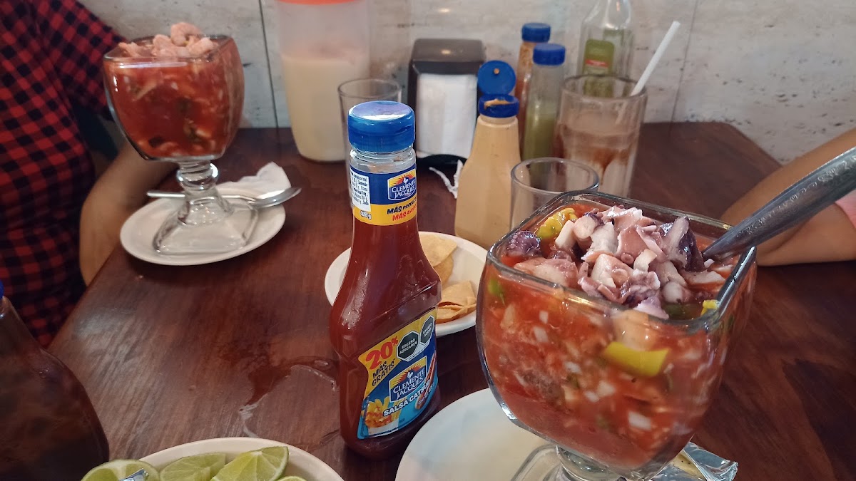 LA BAMBA MARISCOS S A DE C V Photo 6
