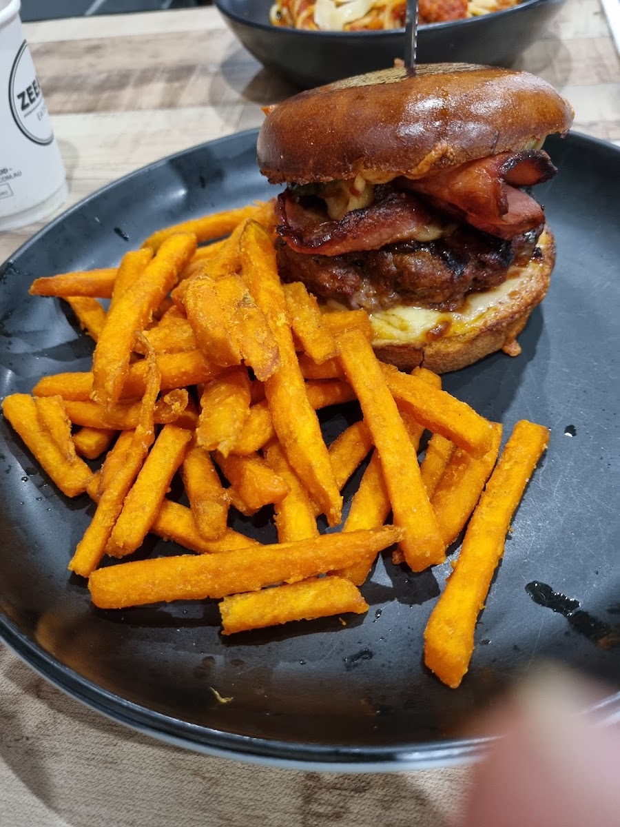 Zeea's Eatery Photo 4
