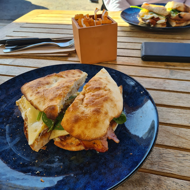 Egg Bacon Burger