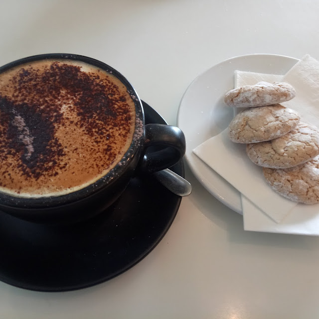 Cappuccino with Biscuits