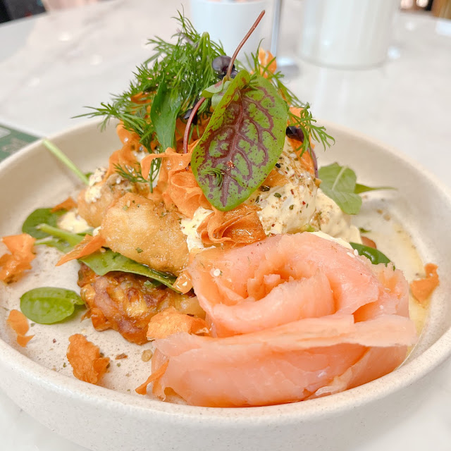 Benny with Smoked Salmon