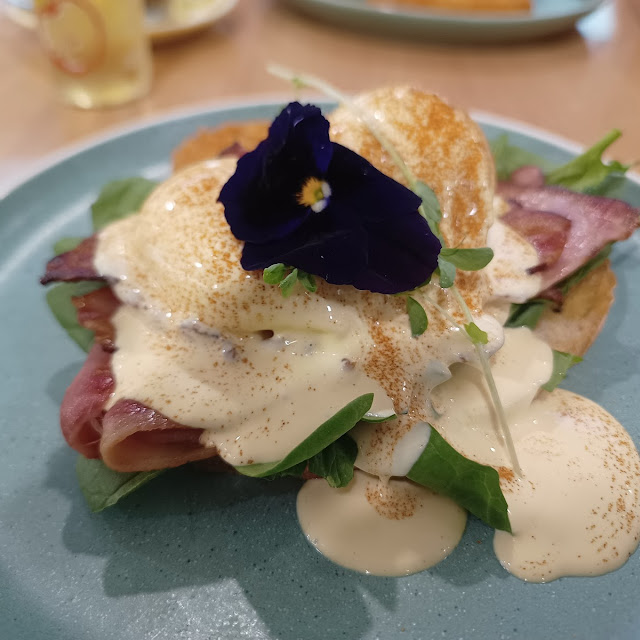 Eggs Benedict