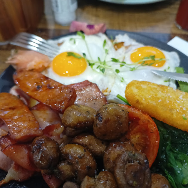 La Society Breakfast