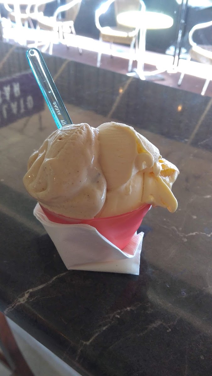Jilarty Gelato Bar & Cafe Photo 4