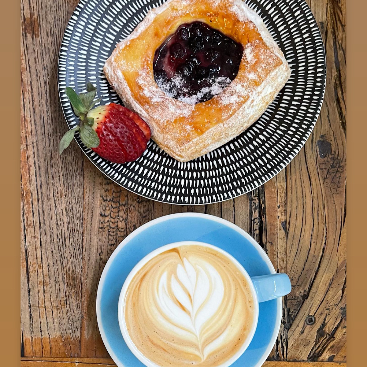 Kizmet Cafe Photo 2