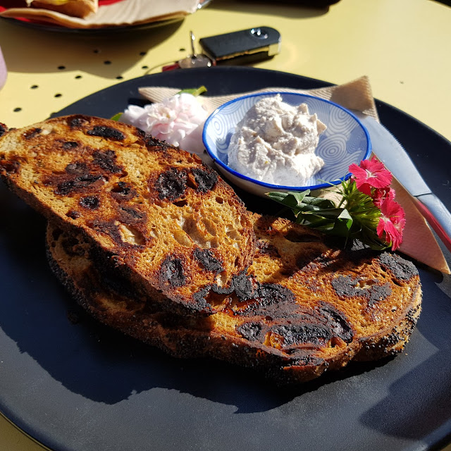 Fruit Toast with Ricotta Spread