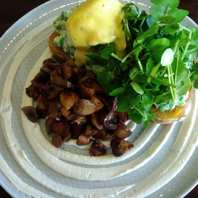 Eggs Benedict