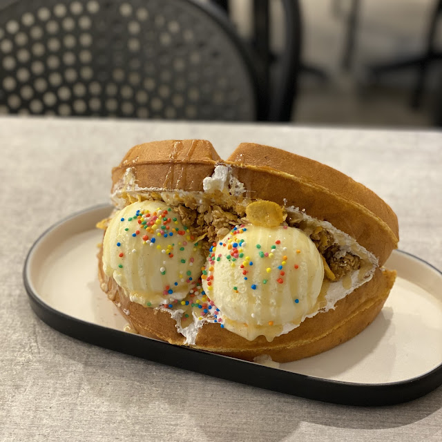 Vanilla Icecream Waffle