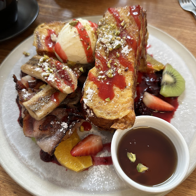 Waffle with Seasonal Fruits