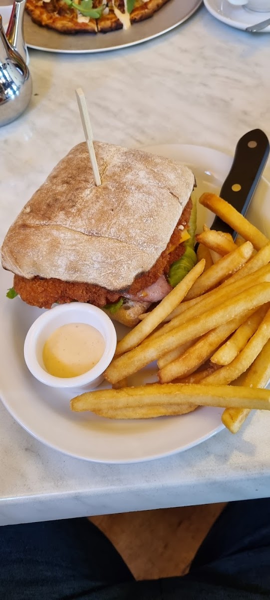 Longriders Cafe & Restaurant Photo 3